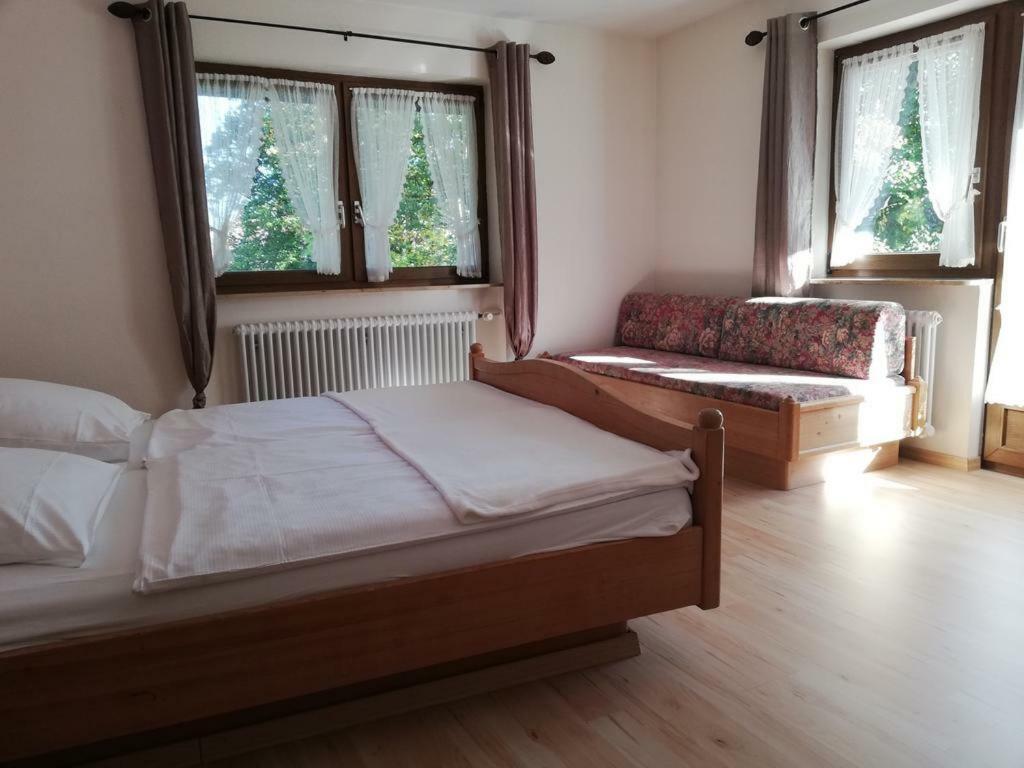 Gaestehaus Roessle Rötenbach エクステリア 写真