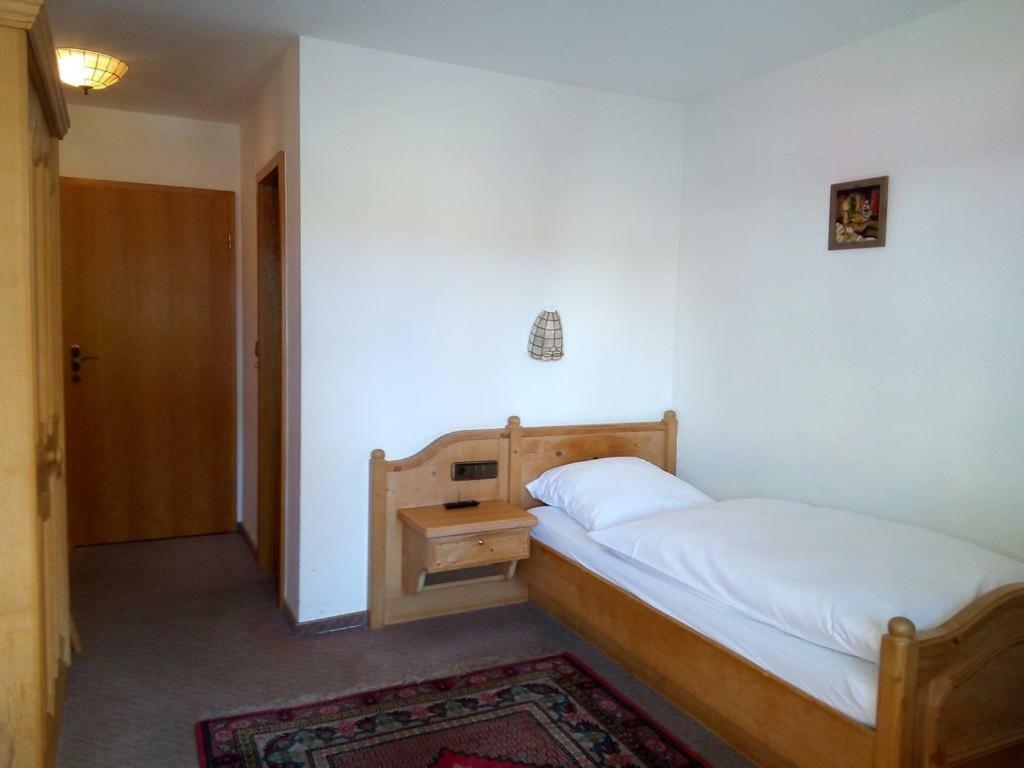 Gaestehaus Roessle Rötenbach エクステリア 写真