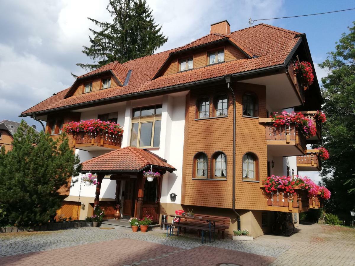 Gaestehaus Roessle Rötenbach エクステリア 写真