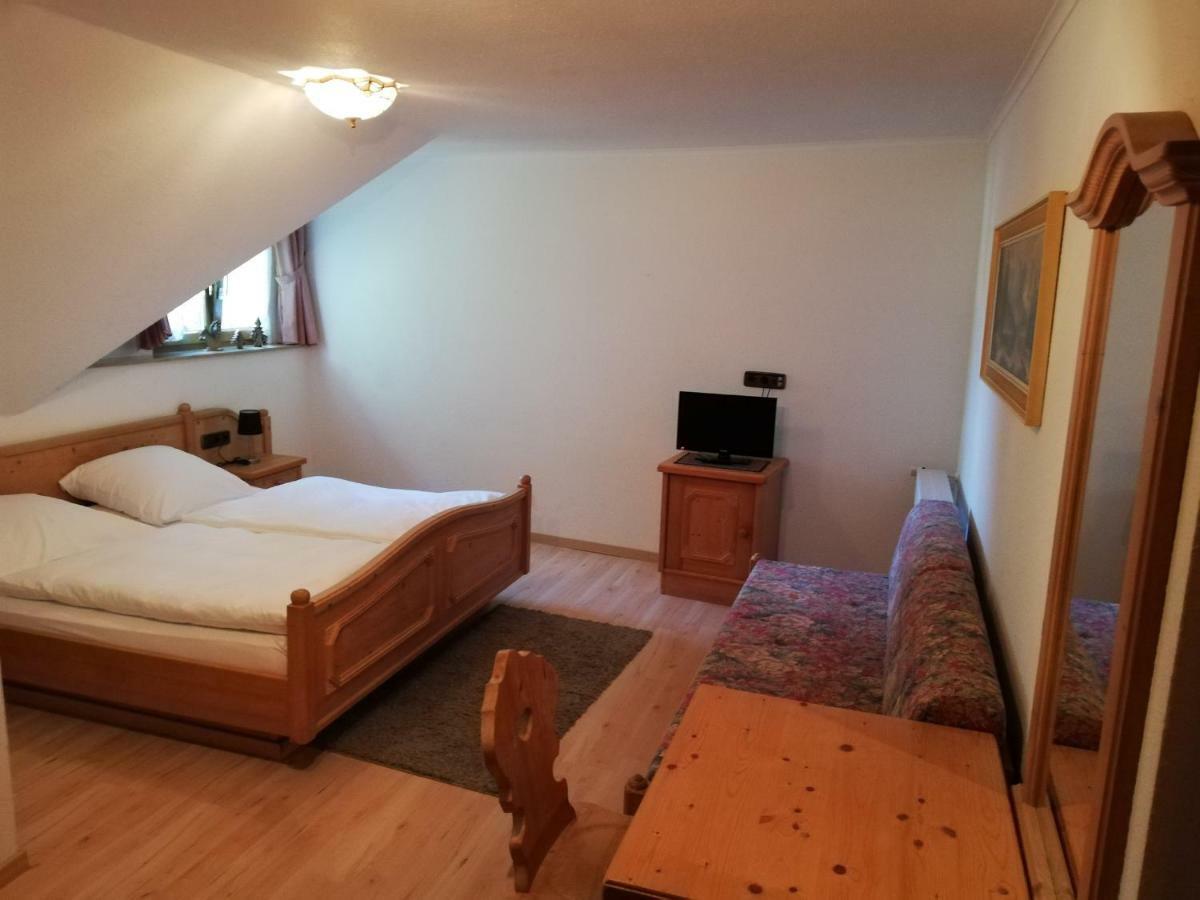 Gaestehaus Roessle Rötenbach エクステリア 写真